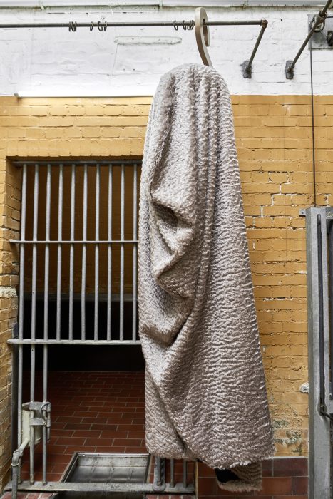 Kapuze 4 2019, 240x140 cm, Molton, Wolle