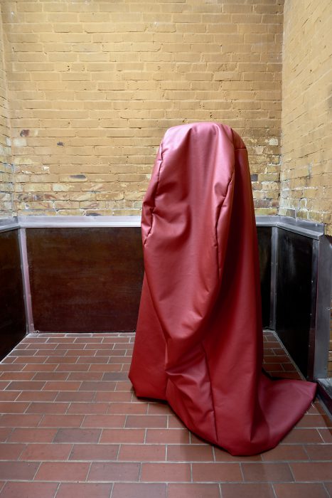 Kapuze 3 2019, 240x140 cm, Molton, Kunstleder